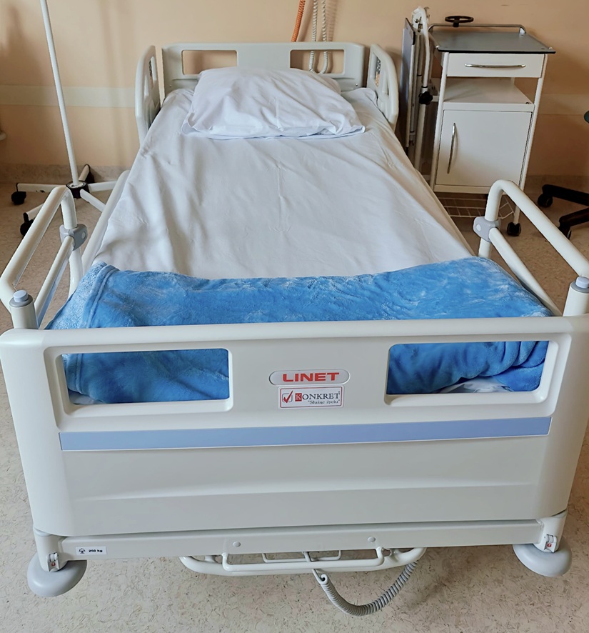 Ł&oacute;żko szpitalne zakupione w ramach KPO